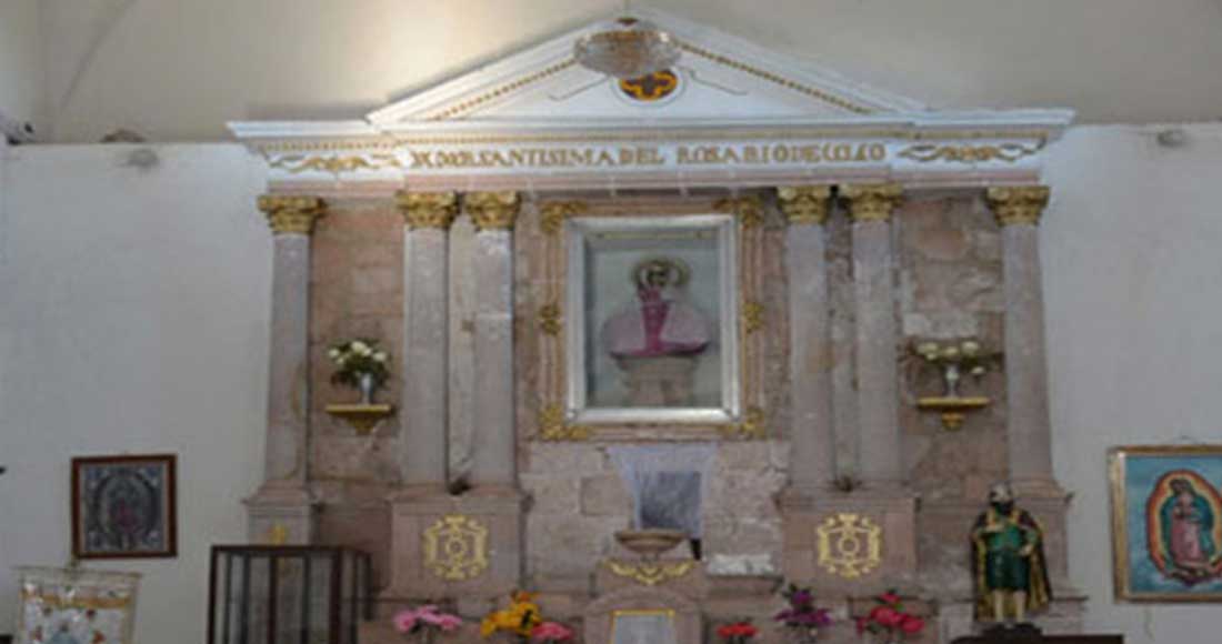 Vestimenta de la Virgen del Rosario de Cicacalco